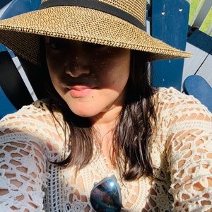 Meet your Posher, Gloria